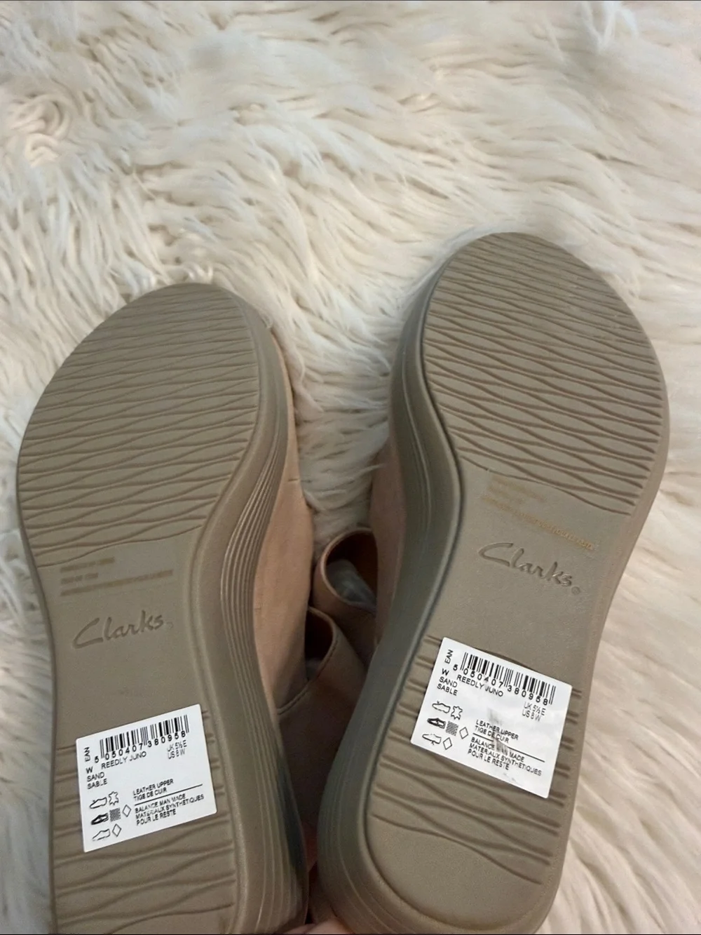 Clarks Taupe Beige Triple-Strap Wedge Sandals size 8 brand new